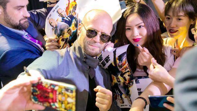 原创秃了就想想巨石强森和郭达斯坦森网友就差那身健硕肌肉了