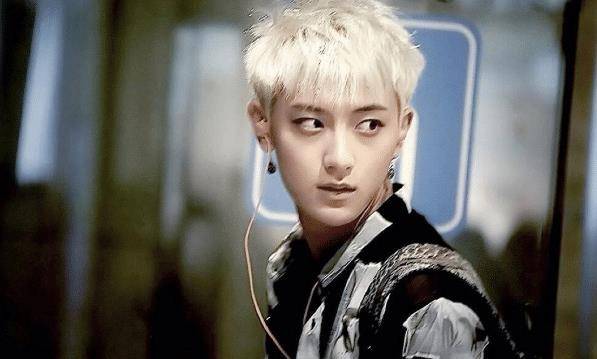 原创黄子韬拍戏不怕吃苦非常敬业受伤也能坚持更是获得过许多奖项