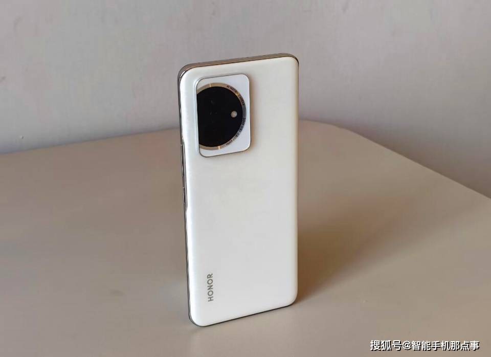 原创荣耀11zero再次被确认骁龙中端芯片旗舰影像下放看来要放大招了