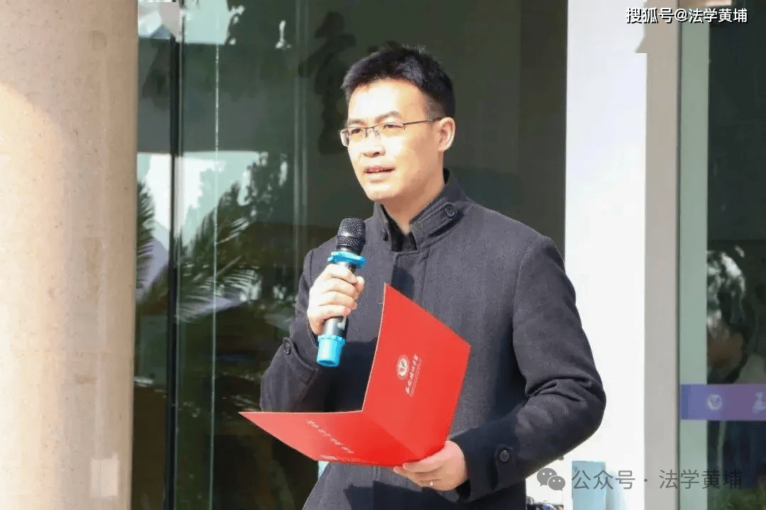 作者简介winter全书以勾勒体系的方式,描绘了"新英国宪法"的全貌.