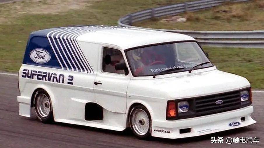 部分则以玻璃纤维材质塑造出transit mk2(初代transit的中期改款版本)