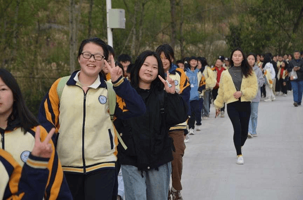 恩阳区群乐中学举行2024年春游研学活动