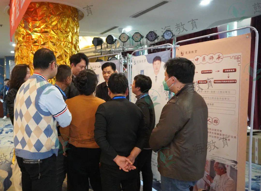 除了有靳庆东主讲靳氏截针,还有靳老师的两位高徒青青老师和杨伟芳