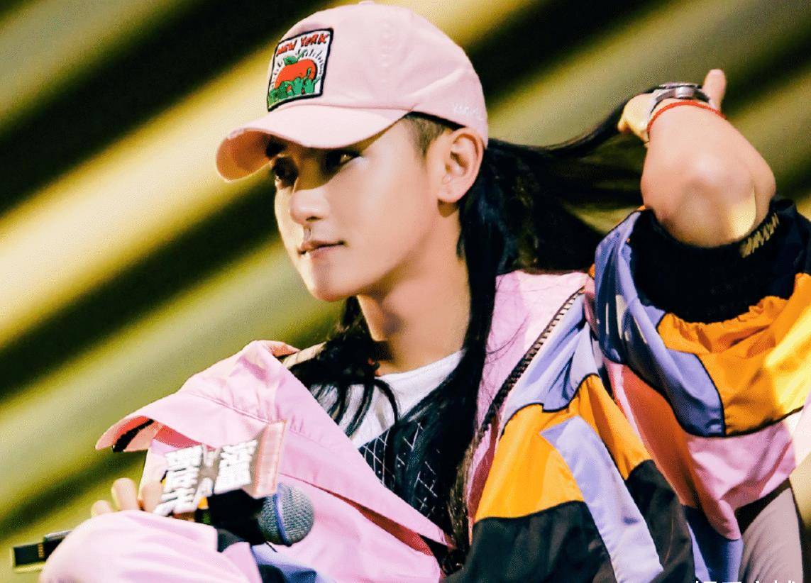 原创黄子韬化身长发公主猛男式一身粉美造型涛总也太美了吧