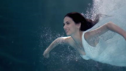 原创十二星座之对待游泳的不同表现