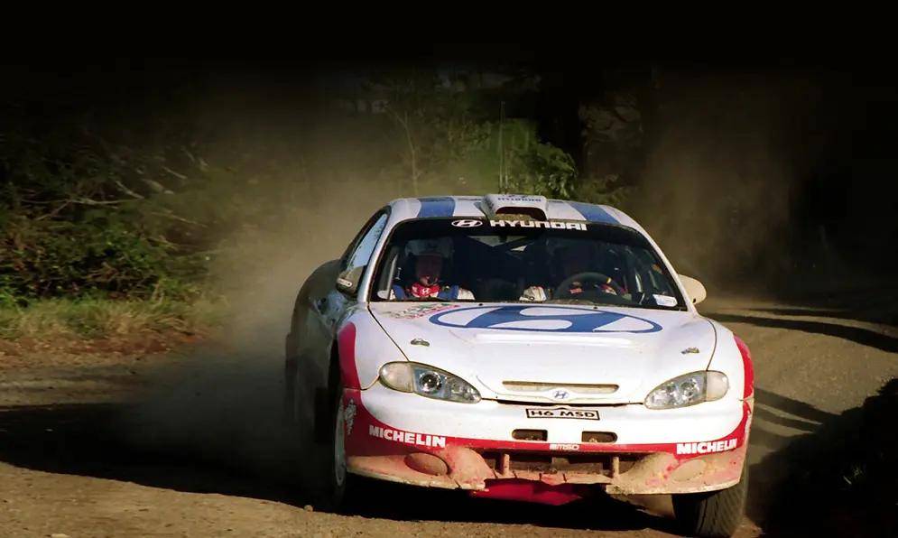 1990年,现代推出了韩国首辆双门跑车scoupe(酷派第一代).搭载1.