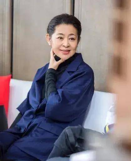 面对自己的身体状况,倪萍并没有选择放弃.