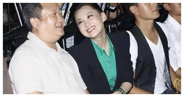 许晴:54岁单身无儿,终于坦白,缘何遗憾之苦深埋心底._生活_刘波_爱情