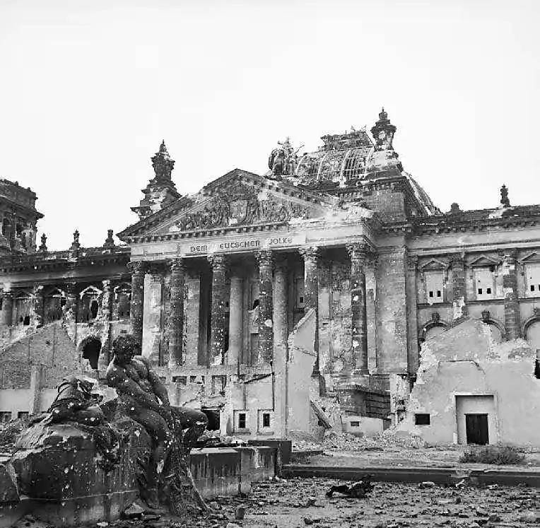 原创浅谈国会大厦保卫战第三帝国最后的顽强