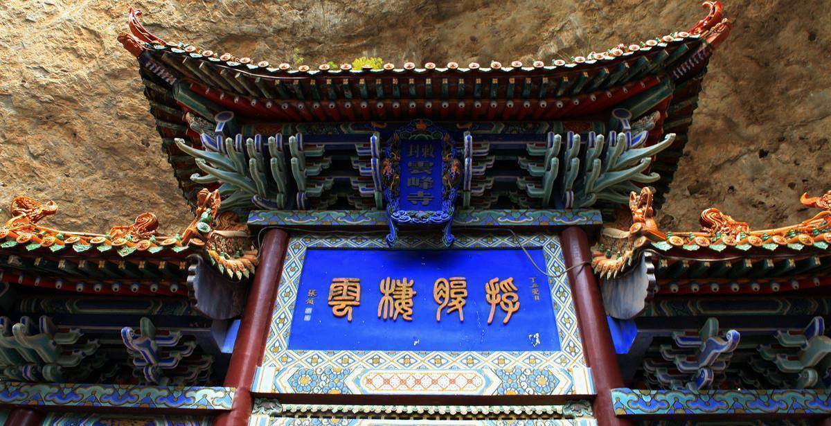 原创山西介休一古寺里有真身佛像保存千年仍完好很多人来许愿