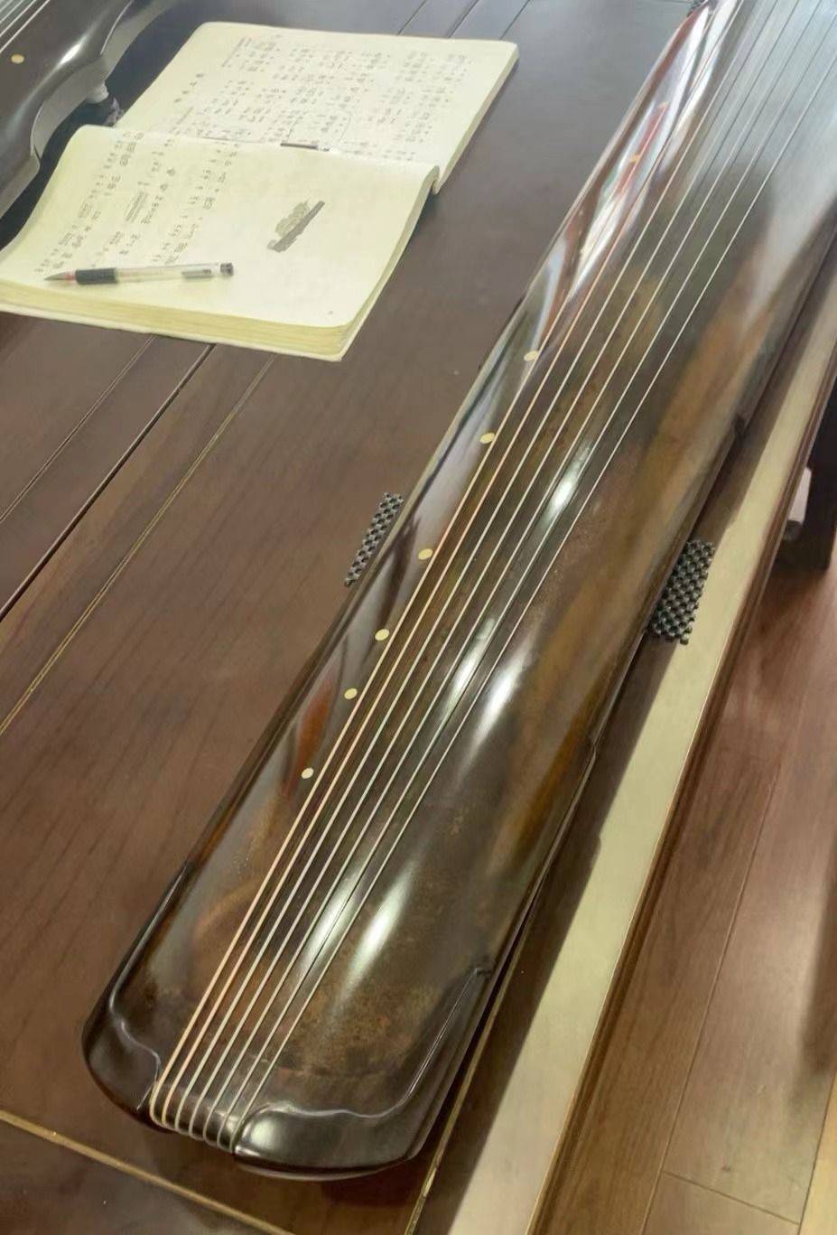 倪诗韵古琴雷期展示,琴体秀气