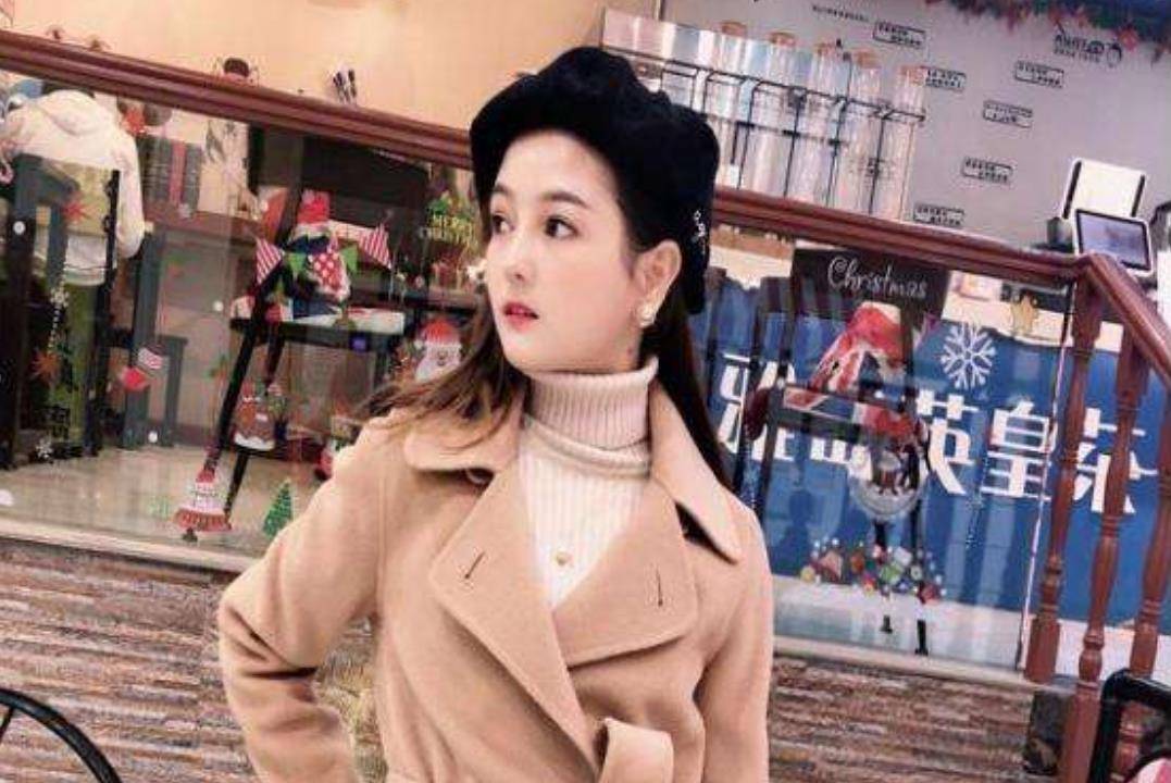 原创袖珍美人黄韵伊初中辍学北上打工供弟弟上大学如今年入百万