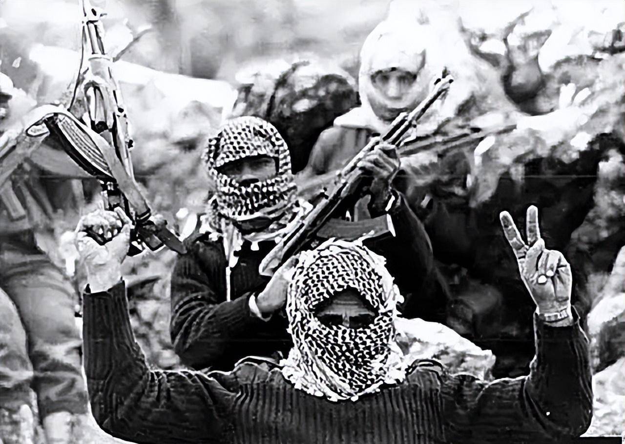 届奥运会"慕尼黑惨案", 付出了总计11名以色列运动员,5名巴解组织成员