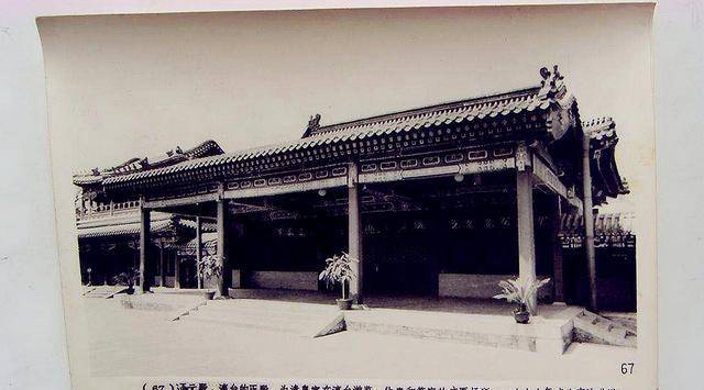 粗略来看,光绪帝被囚瀛台涵元殿之后的惨境主要表现在三个方面:第