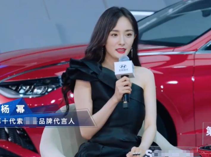 原创杨幂出席线下出镜现场来不及修图这大长腿是真实存在的