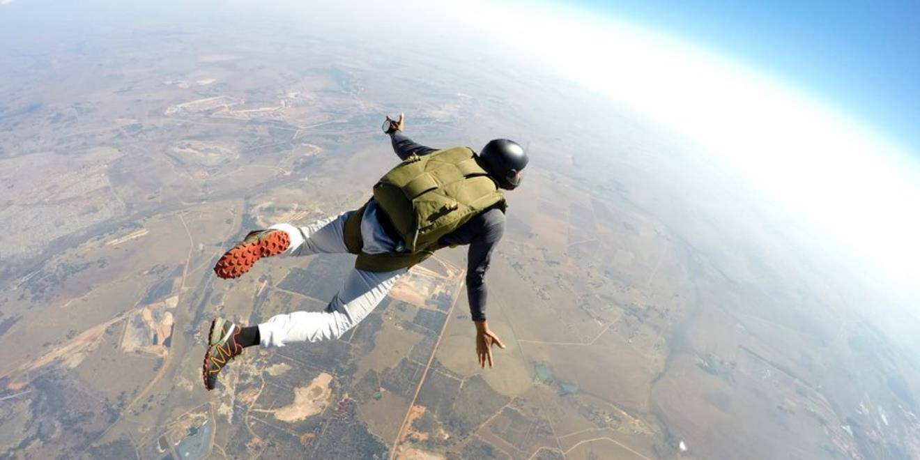 2012年,从3.9万米高空自由跳伞跳回地球的人,如今怎样了?_菲利克斯_挑
