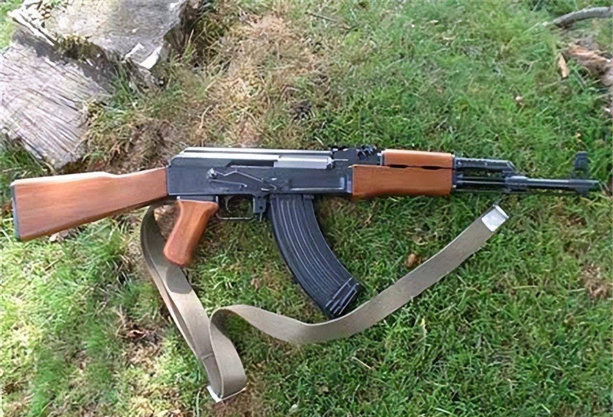 这个村庄多厉害有600家枪械小作坊ak47随处可见卖出白菜价