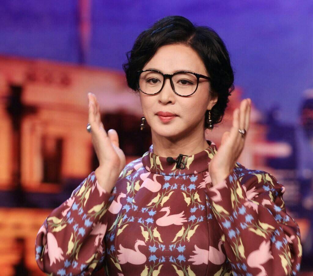 23岁娶妻,28岁变性,38岁嫁人妇,52岁的金星又曝新情况_汉斯_节目_明星