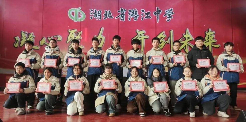 春暖花开日 正是奋进时——湖北省潜江中学高二年级召开学生大会