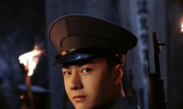 原创原创抉择幕后花絮王一博泥地摸爬滚打偶像也能演硬汉