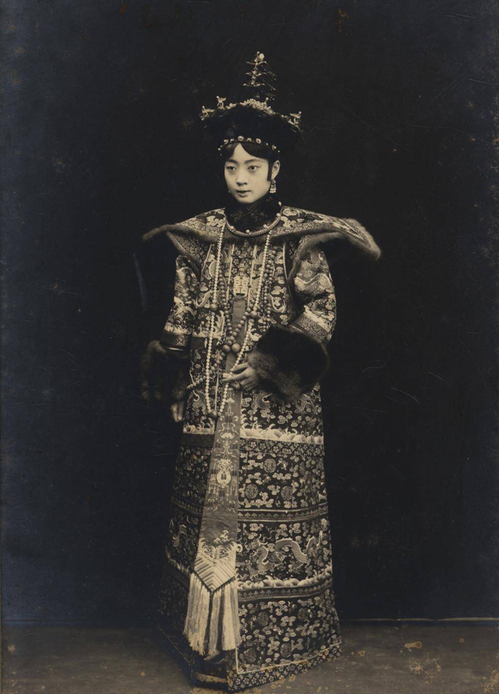 原创罕见老照片末代皇帝溥仪的后宫佳丽