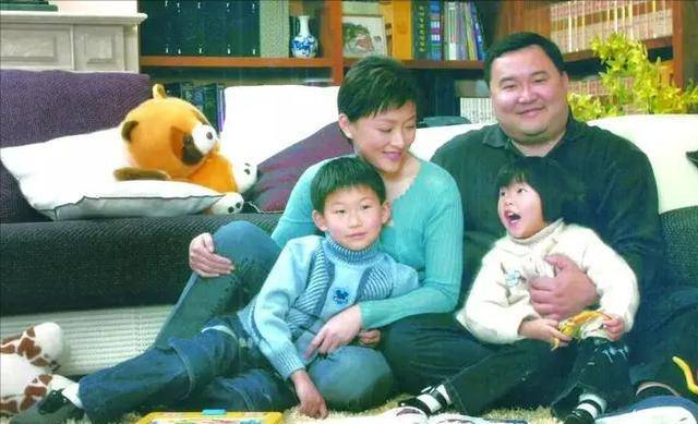 原创杨澜26岁辞职央视27岁嫁富豪丈夫没什么比给孩子喂奶更重要