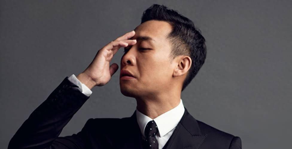 原创张译只要跟她拍情感戏她老公就抱着孩子来让人很难为情