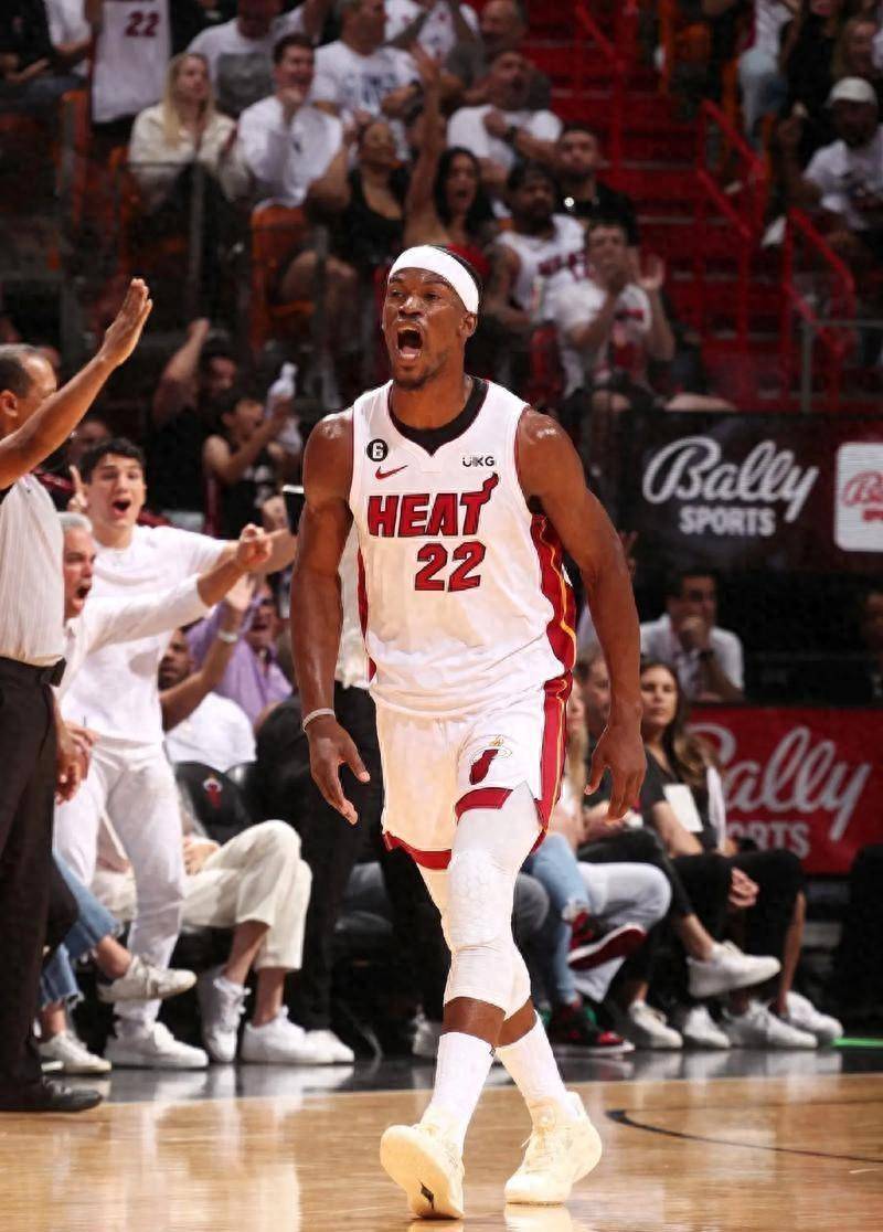 勇士有意将热火核心照搬过来,库里联手巴特勒与阿德巴约_莱利_本赛季