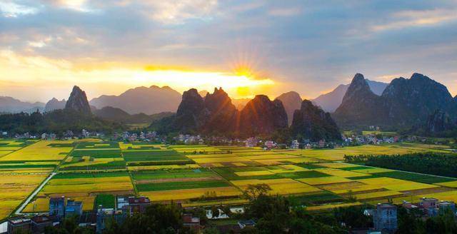 金子山的石头也是一大特色,其形态各异,其中由形如牛鼻子的牛鼻子洞