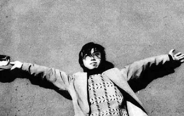 原创海子一生数段感情姻缘写下血红的抒情诗歌英年早逝令人叹