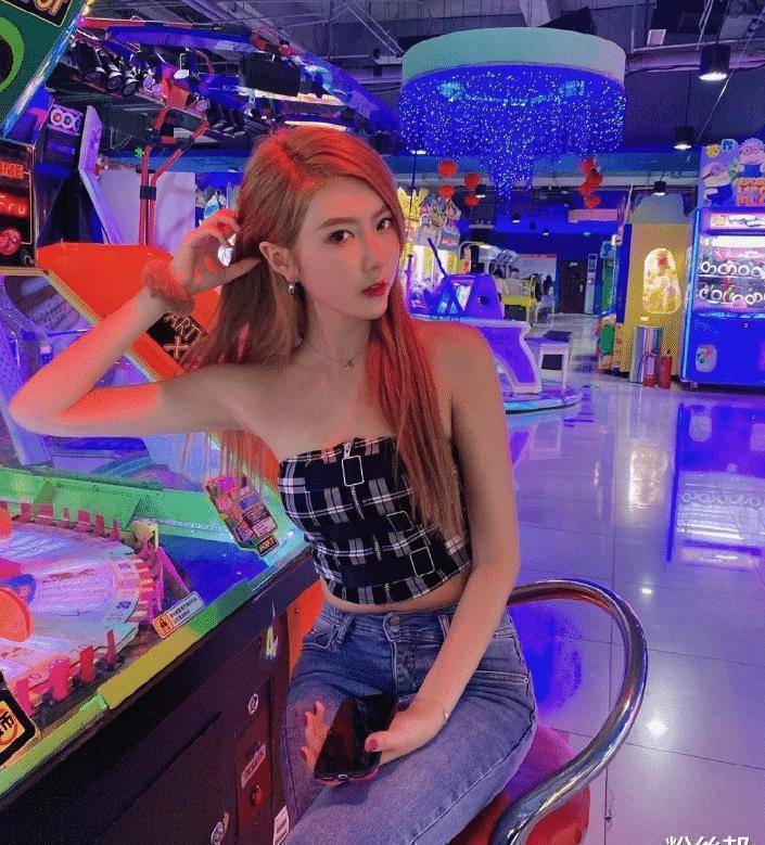 原创小温妮宣布11月解封复播建粉丝群发写真视频因时尚过大被停用