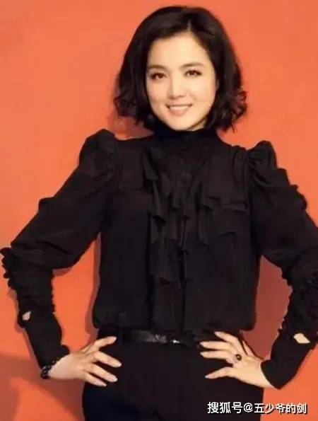 原创歌手白雪38岁与富豪离婚再嫁小8岁的东北小伙现在生活如何