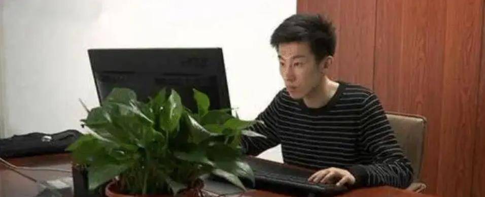 原创玩共享单车破产父母入狱女友跑路的富二代丁伟如今这样活着