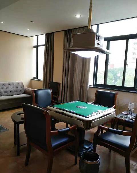 2015年,云南"第一女赌王"汪利娟被捕,却在法庭上面露微笑_黄燚_赌场