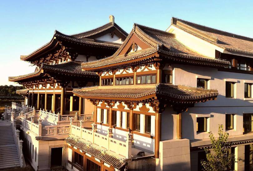 原创峨眉山下的诡秘世界历代信徒向崖下扔的金银珠宝还在吗