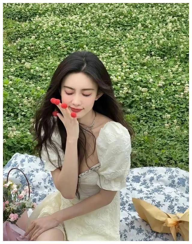 最近,有一个备受瞩目的女演员,姓孟名子义,最近