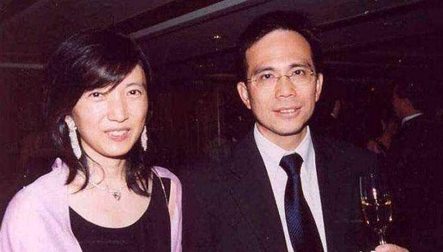 但是王富信并不清楚自己的这位知己是李嘉诚的长子,所以在感到惊讶的