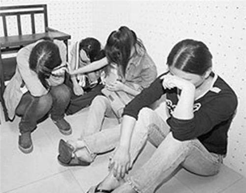 原创深圳六魔女6个女孩路边搭顺风车结果一上车17名司机没了呼吸