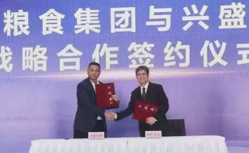 原创湖南隐形富豪岳立华拥有15000家小卖部靠服务村镇赚大钱