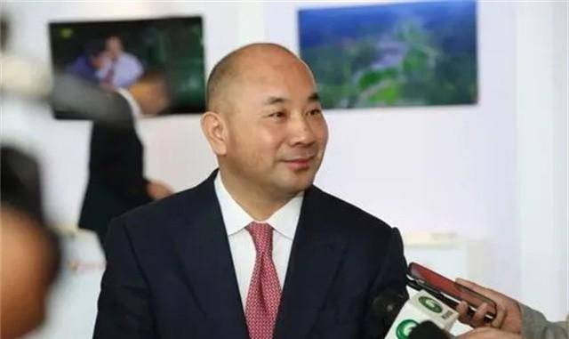 原创穷小伙带10元南下闯深圳靠一根铜线赚7000亿营收额超马化腾