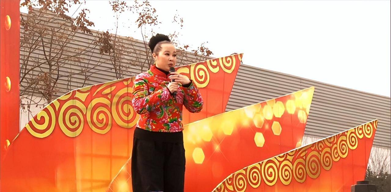 原创重庆1米2小男人娶1米65女演员买7套房开豪车却担心孩子长不高