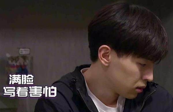 原创《密逃3》杨幂上热搜,跟npc商量别吓她,边求饶边聊天_那邓伦_节目