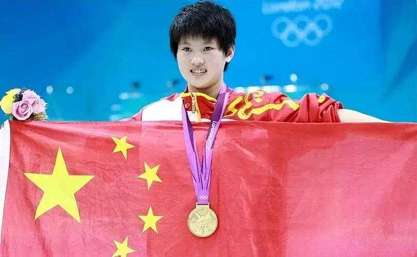 之后,陈若琳的比赛之路好似开了挂,参加的各大小赛事无一次失手.