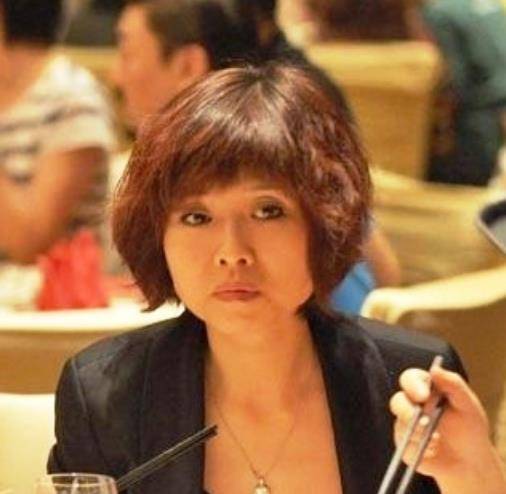 刀郎两任妻子前妻生女儿40天不堪贫困离开现任多年不离不弃