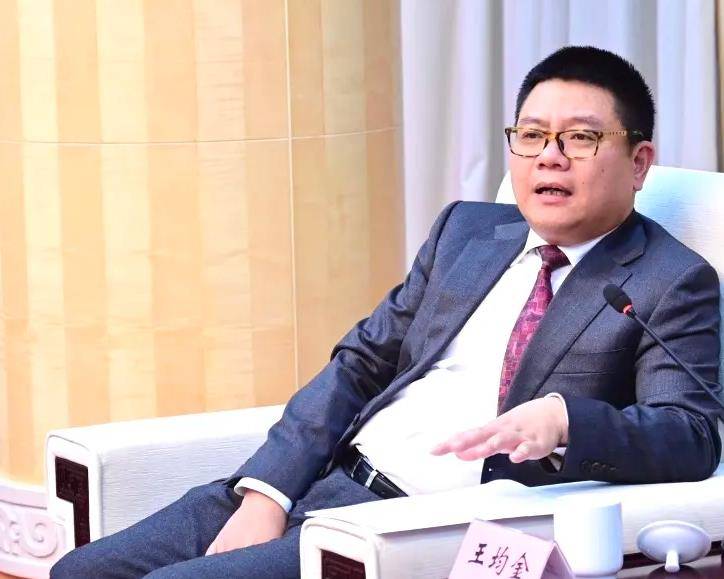 原创身家195亿的富豪假扮农民工到工地上班第一天就差点被开除