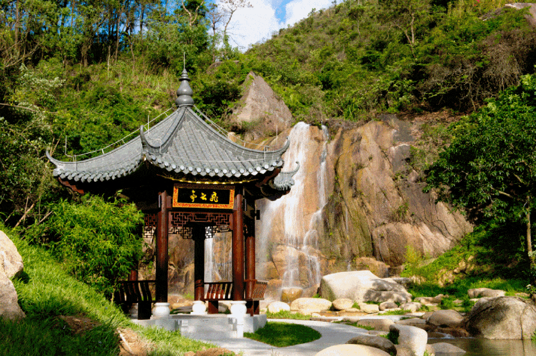 比如珠海公园的顶流——香山湖公园,海天公园,多个古色古韵的亭台楼阁