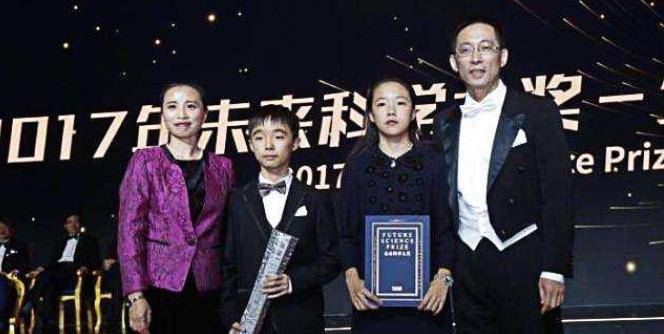 说起施一公的妻子赵仁滨也是一位学霸,曾以高考状元的身份考入清华