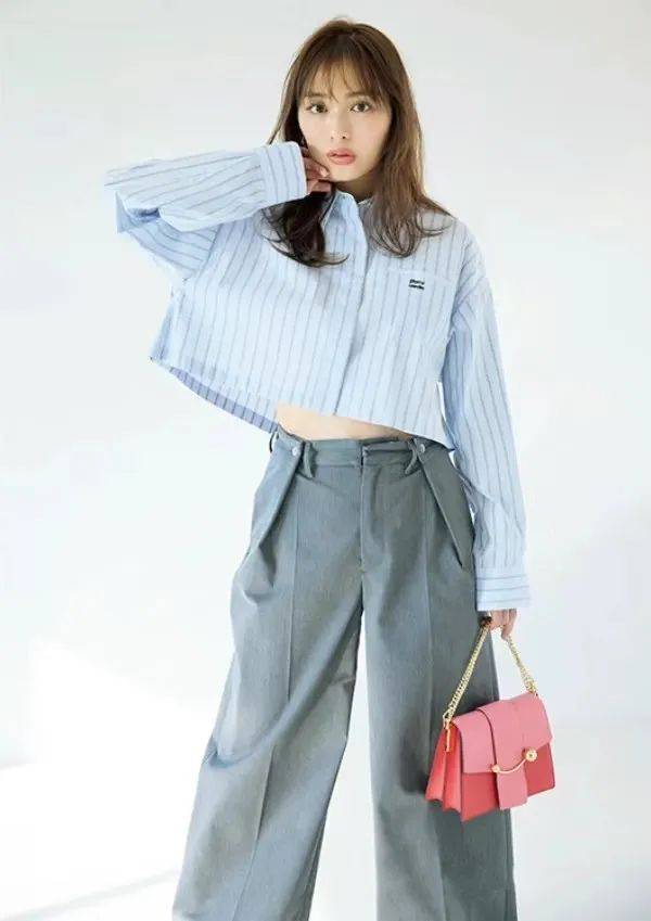 今年流行"上短下长""外短内长"穿法,时髦又高级