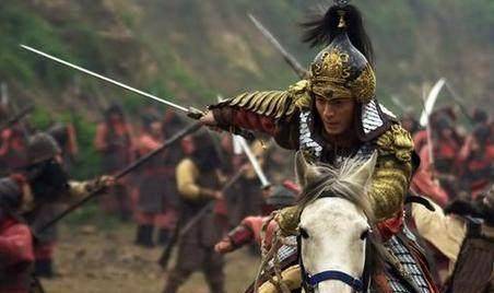 原创汉朝一皇帝骑着牛打天下大战巨人与猛兽比封神榜还热闹