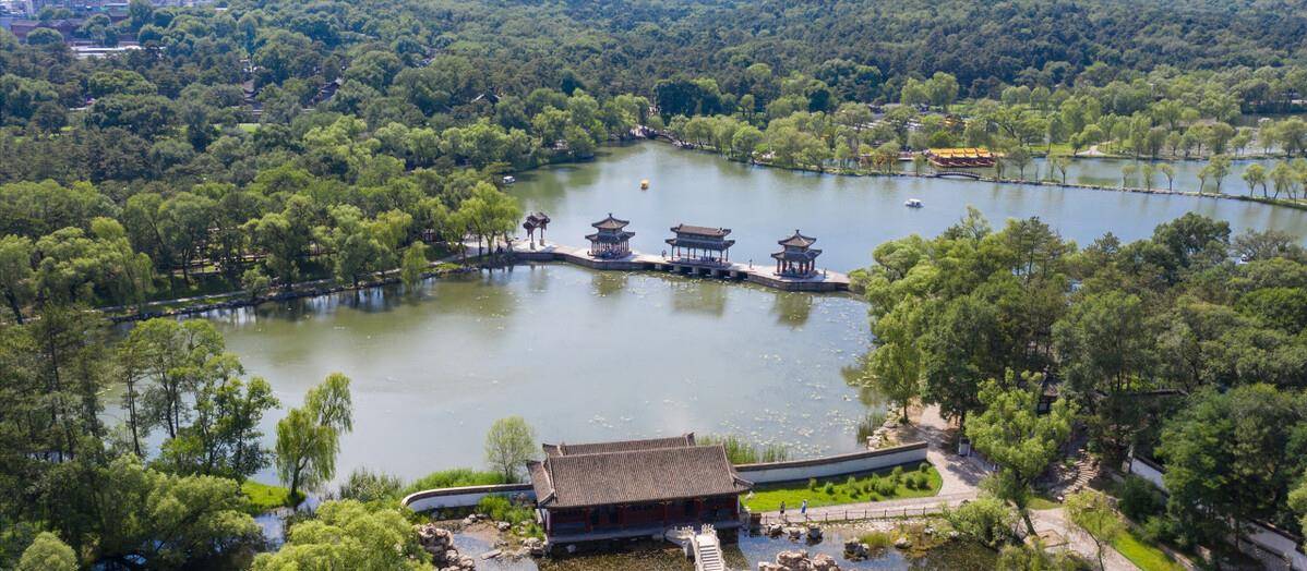 原创承德避暑山庄牌匾上康熙写错了1个字300年来被争论不休